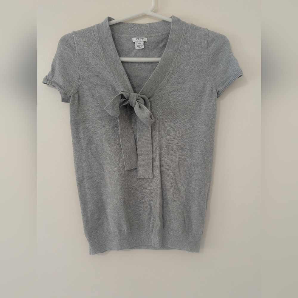 J Crew Size X-Small NWOT Bow Front Women's Sweater H6670 Gray VNeck Casual Top